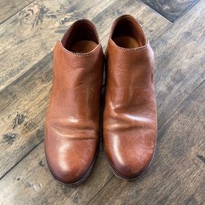 Frye Elyssa Bootie size 8